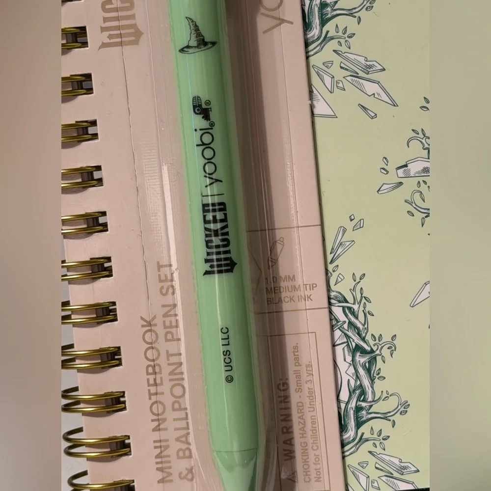 Yoobi Light Green Wicked Elphaba Notebook and Pen Set New